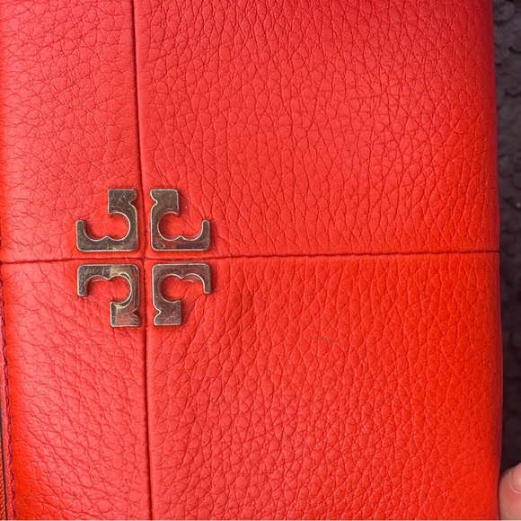 Tory Burch Vibrant Red Leather full size zip wallet - Picture 2 of 9